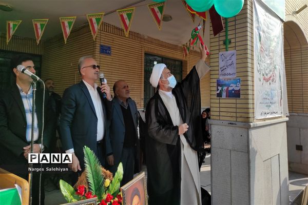 برگزاری مراسم نمادین زنگ انقلاب در منطقه امامزاده بادرود