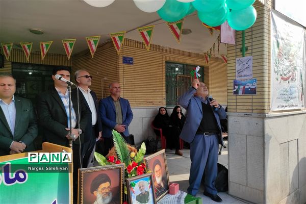 برگزاری مراسم نمادین زنگ انقلاب در منطقه امامزاده بادرود