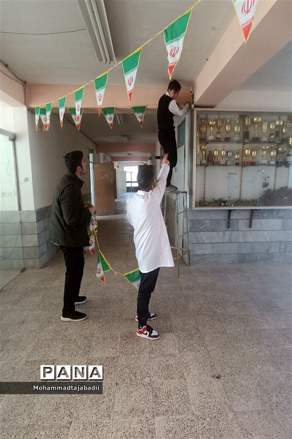 آماده سازی هنرستان شهید دیواندری سبزوار به مناسبت فرا رسیدن دهه فجر