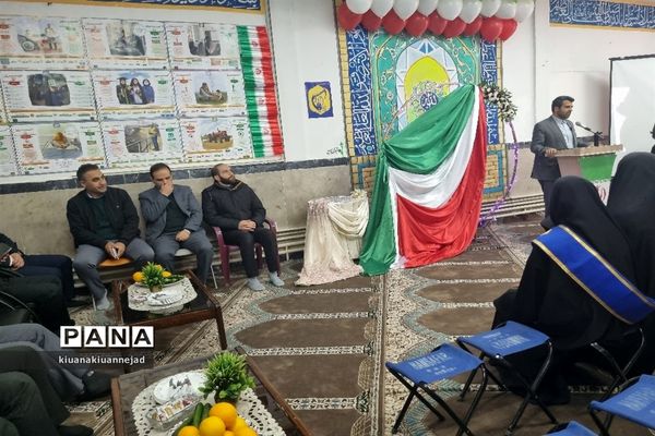 مراسم سالگرد انقلاب اسلامی و نواختن زنگ انقلاب در مدارس شهرستان فیروزکوه