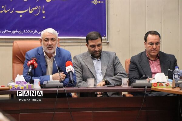 نشست صمیمی فرماندار شهرستان بهارستان با اصحاب رسانه