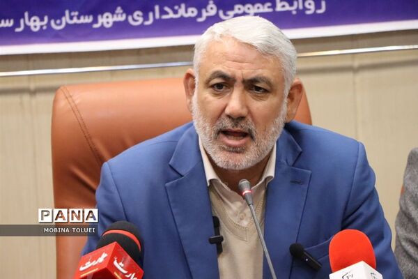 نشست صمیمی فرماندار شهرستان بهارستان با اصحاب رسانه