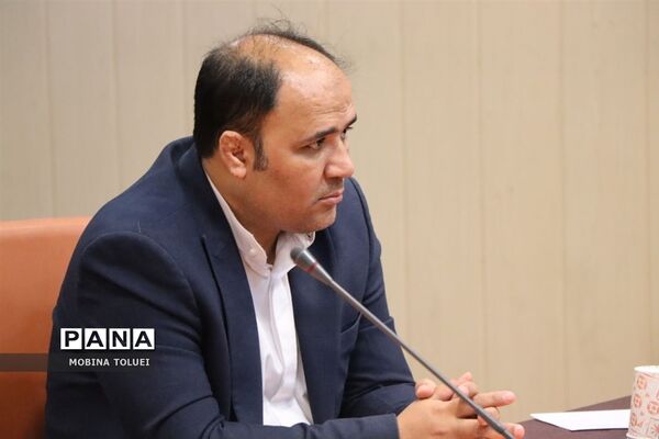 نشست صمیمی فرماندار شهرستان بهارستان با اصحاب رسانه