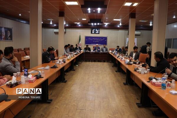 نشست صمیمی فرماندار شهرستان بهارستان با اصحاب رسانه