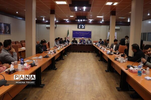 نشست صمیمی فرماندار شهرستان بهارستان با اصحاب رسانه