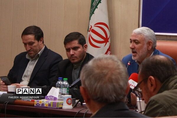 نشست صمیمی فرماندار شهرستان بهارستان با اصحاب رسانه