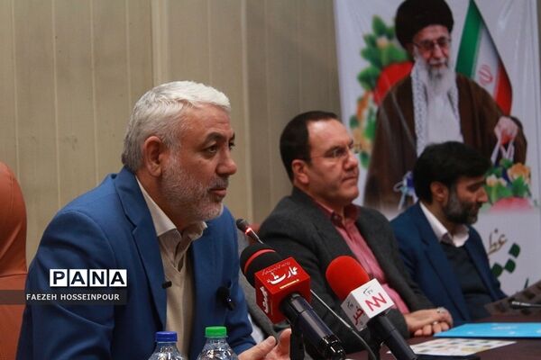 نشست صمیمی فرماندار شهرستان بهارستان با اصحاب رسانه