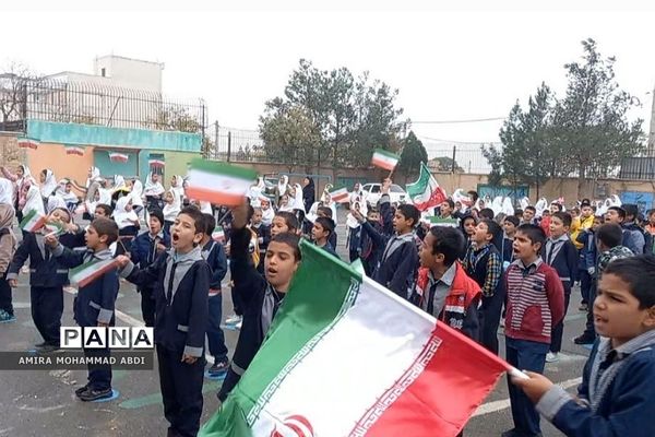نواخته شدن زنگ انقلاب در مدارس منطقه کهریزک