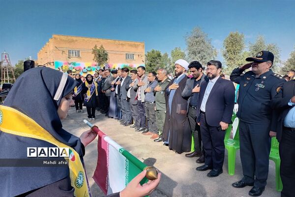 نواختن زنگ انقلاب اسلامی در مدارس شهرستان بهبهان
