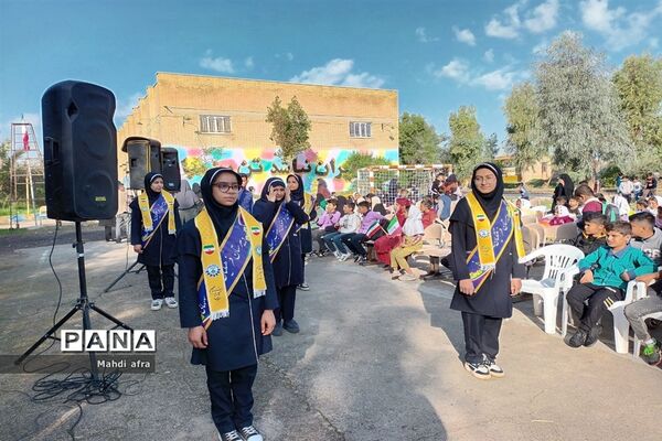 نواختن زنگ انقلاب اسلامی در مدارس شهرستان بهبهان