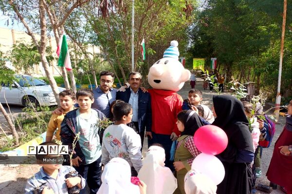 شادی پیمایی تئاتر درسی به مناسبت دهه فجر در بهبهان