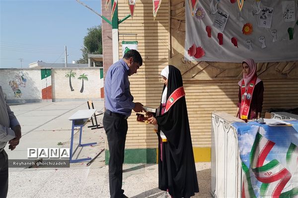 نواخته شدن زنگ انقلاب در مدارس سیریک