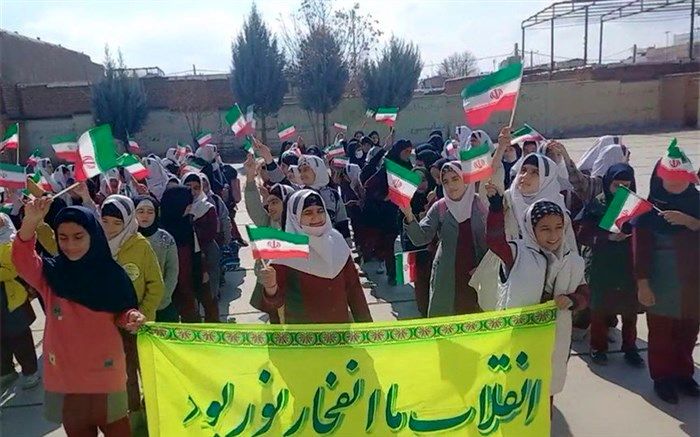 زنگ انقلاب در مدارس شهرستان کوهدشت نواخته شد