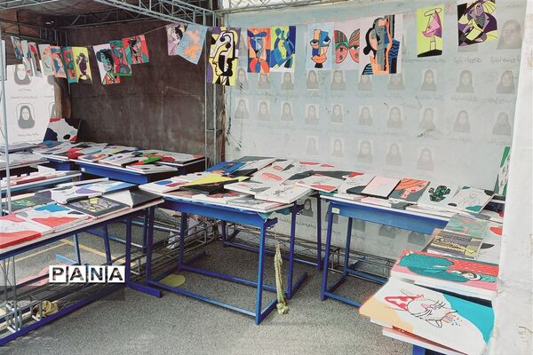 نمایشگاه هنر، با استقبال دانش‌آموزان مدرسه هیأت امنایی فرزانگان شهرستان ملارد