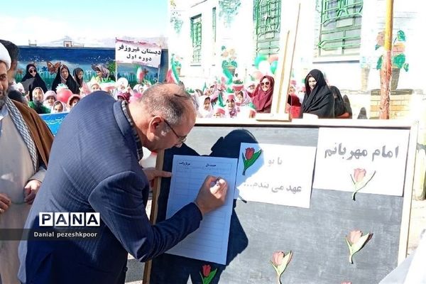 آیین نواختن زنگ انقلاب در مدارس شهرستان گلبهار