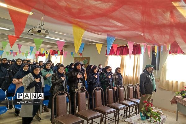 نشست ادبی در دبیرستان شاهد کوثر شهرستان رباط کریم