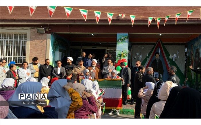 آیین نواختن زنگ انقلاب، روشنگر مسیر انقلاب اسلامی برای نسل جدید است