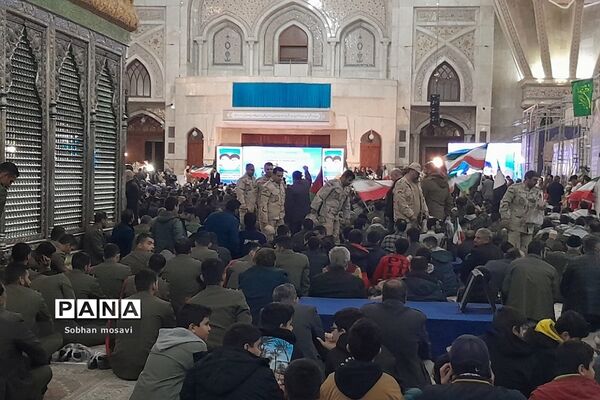 حضور دانش‌آموزان ناحیه دو شهرری در مرقد امام خمینی(ره) به مناسبت آغاز دهه مبارک فجر