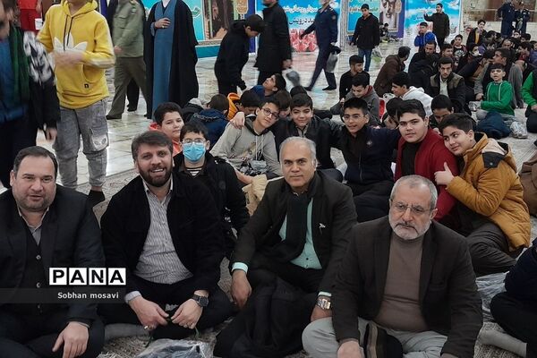 حضور دانش‌آموزان ناحیه دو شهرری در مرقد امام خمینی(ره) به مناسبت آغاز دهه مبارک فجر