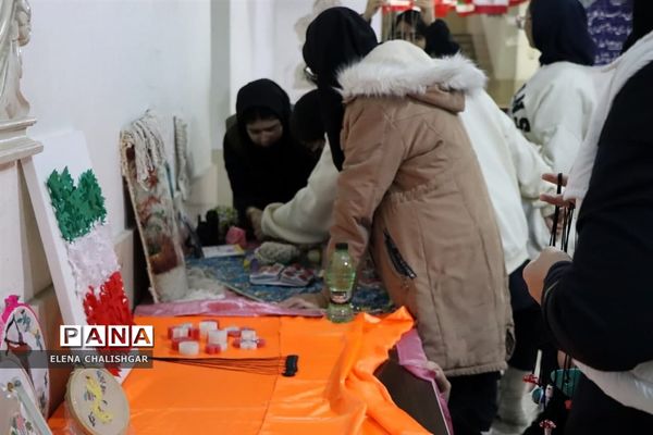 کیک 45 سالگی انقلاب در ناحیه یک بهارستان بریده شد