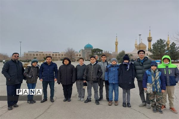 تجدید میثاق دانش آموزان و فرهنگیان منطقه ۵ با امام و آرمان‌های انقلاب