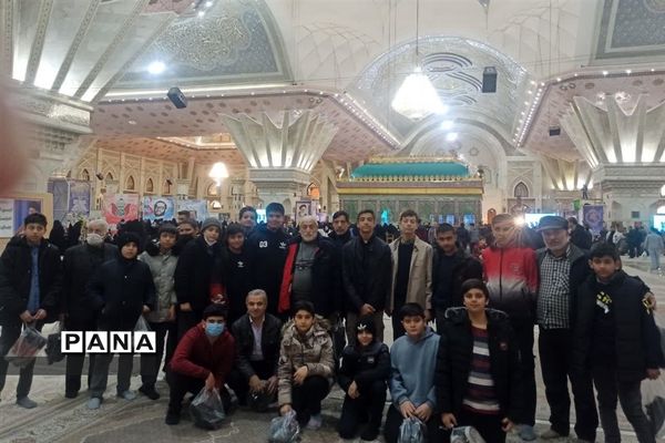 تجدید میثاق دانش آموزان و فرهنگیان منطقه ۵ با امام و آرمان‌های انقلاب