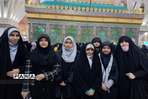 تجدید میثاق دانش آموزان و فرهنگیان منطقه ۵ با امام و آرمان‌های انقلاب