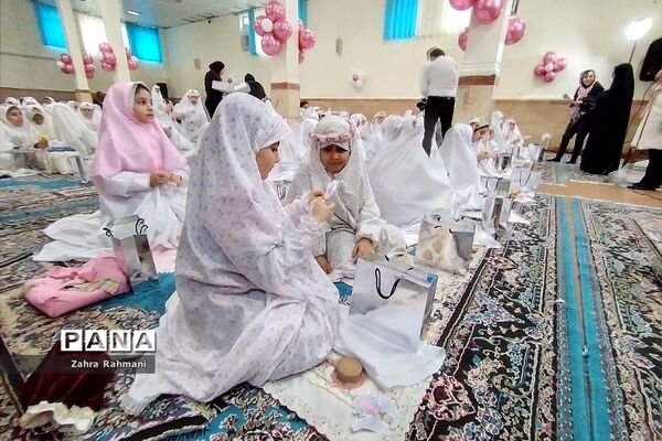 برگزاری جشن عبادت دختران دبستان ۲۲بهمن دو ناحیه یک شهرری