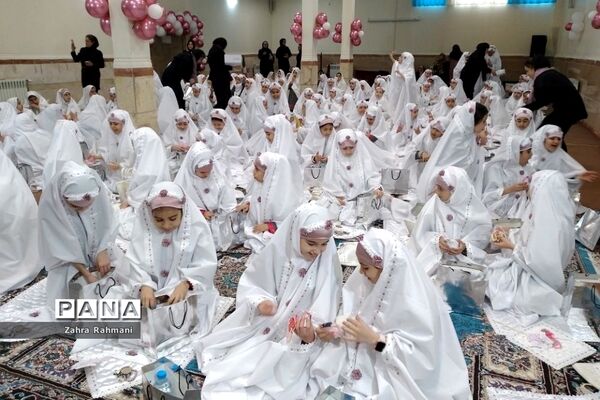 برگزاری جشن عبادت دختران دبستان ۲۲بهمن دو ناحیه یک شهرری