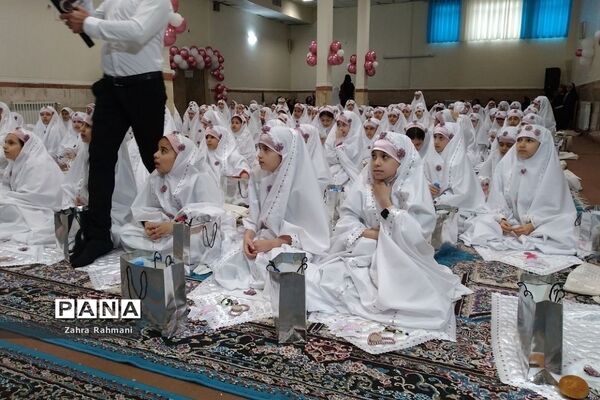 برگزاری جشن عبادت دختران دبستان ۲۲بهمن دو ناحیه یک شهرری