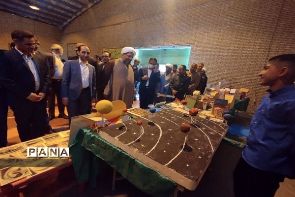 نمایشگاه دست سازه های دانش آموزان شهرستان حاجی آباد