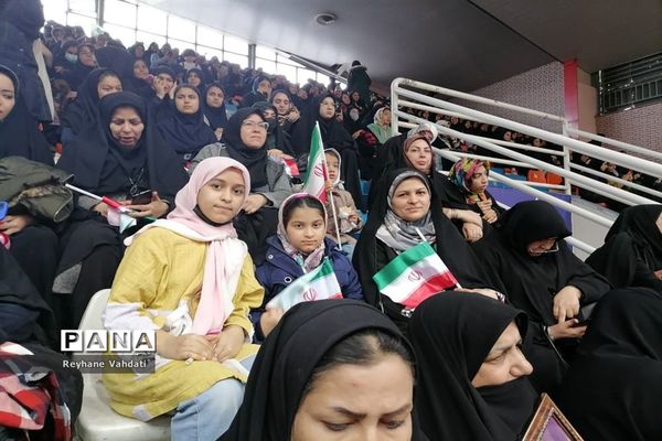 برگزاری جشن آغاز  دهه فجر در سالن شهید بهشتی مشهد