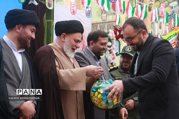 برگزاری مراسم پرشور گلبانگ انقلاب در بهارستان‌دو
