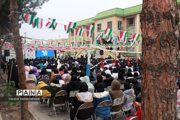 برگزاری مراسم پرشور گلبانگ انقلاب در بهارستان‌دو