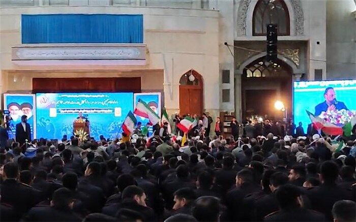 گرامی‌داشت ۱۲ بهمن و تجدید میثاق فرهنگیان و دانش‌آموزان در مرقد امام خمینی(ره) /فیلم