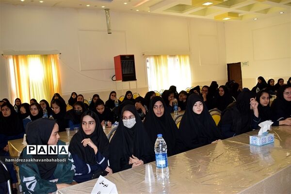تجلیل از رتبه های برتر کنکورسراسری و برگزیدگان مسابقات فرهنگی هنری بهاباد