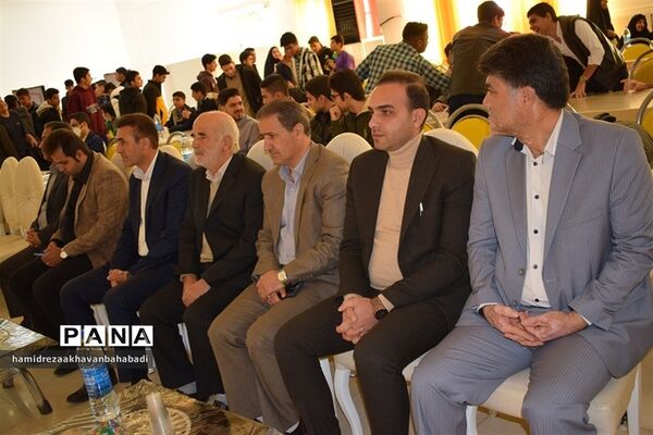 تجلیل از رتبه های برتر کنکورسراسری و برگزیدگان مسابقات فرهنگی هنری بهاباد