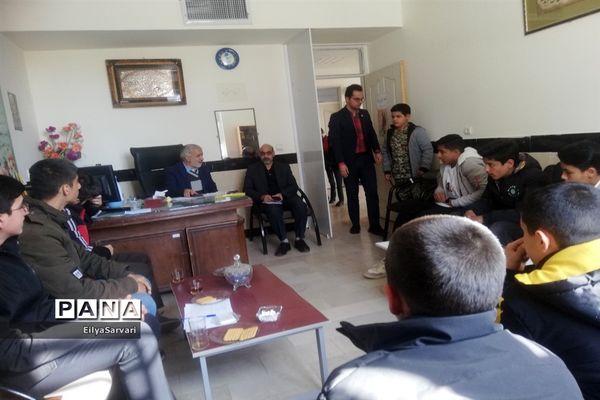 هم اندیشی مسئولان قرارگاه ۱۴صفر۲مدارس خلیل آباد با معاون پرورشی و تربیت بدنی