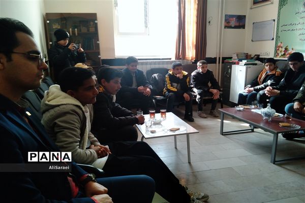 هم اندیشی مسئولان قرارگاه ۱۴صفر۲مدارس خلیل آباد با معاون پرورشی و تربیت بدنی