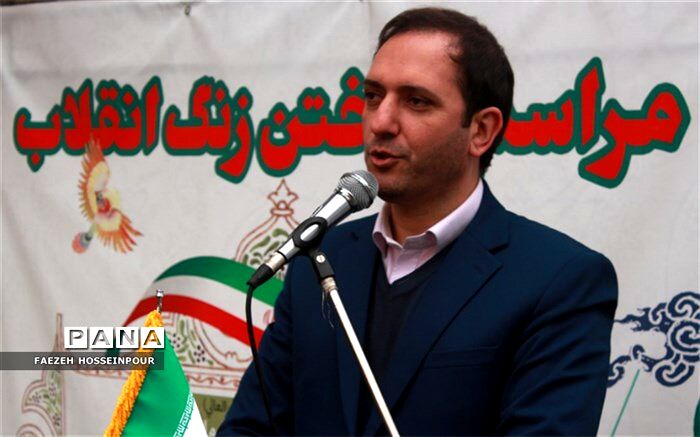 با ظهور و پیروزی انقلاب اسلامی، ذلت کشور ایران به عزت اسلام تبدیل شد