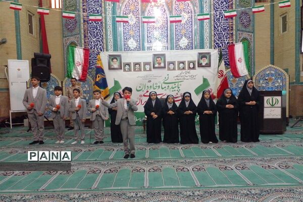 حضور پدر شهید مصطفی احمدی روشن در مراسم آغازین دهه فجر در شهرستان قدس