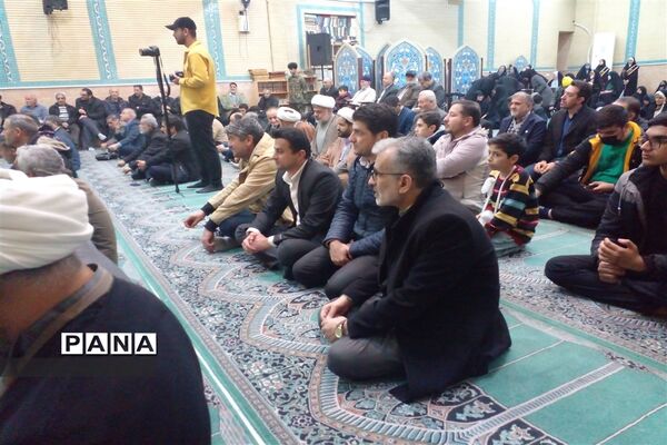 حضور پدر شهید مصطفی احمدی روشن در مراسم آغازین دهه فجر در شهرستان قدس