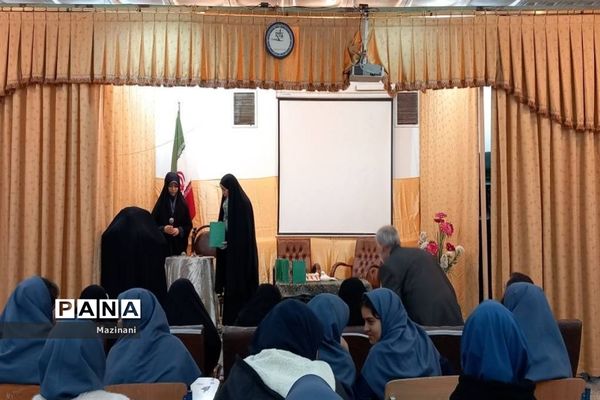 یادواره شهدا در دبیرستان فجر اسلام منطقه ۱۳