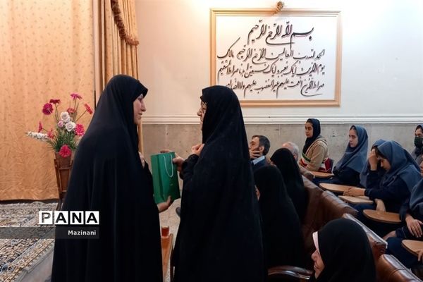 یادواره شهدا در دبیرستان فجر اسلام منطقه ۱۳