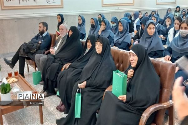 یادواره شهدا در دبیرستان فجر اسلام منطقه ۱۳