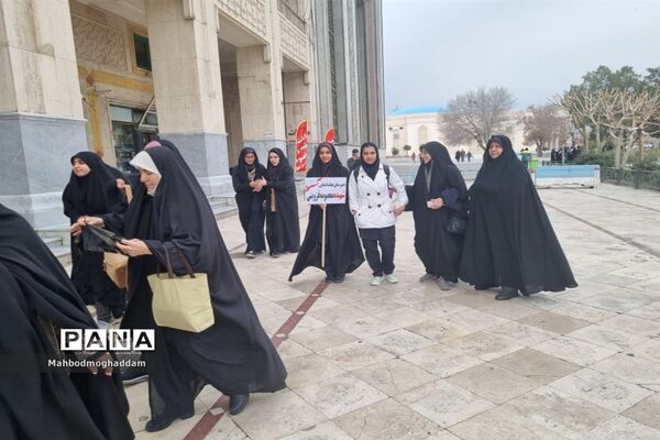 حضور دانش‌آموزان دبیرستان شهیده قزوینی منطقه ۱۳ در حرم مطهر