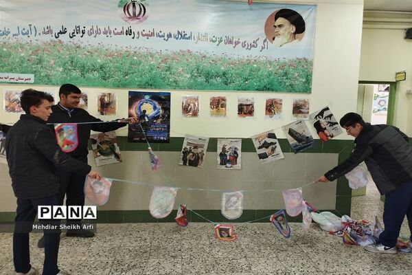 فضا‌ سازی ایام الله دهه فجر دبیرستان نمونه آیت الله خامنه‌ای کاشمر