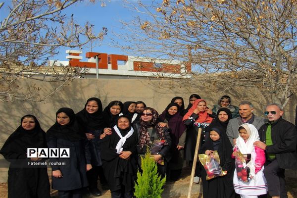 آیین افتتاحیه دبستان فاطمه قلی زاده و مادر مهربان