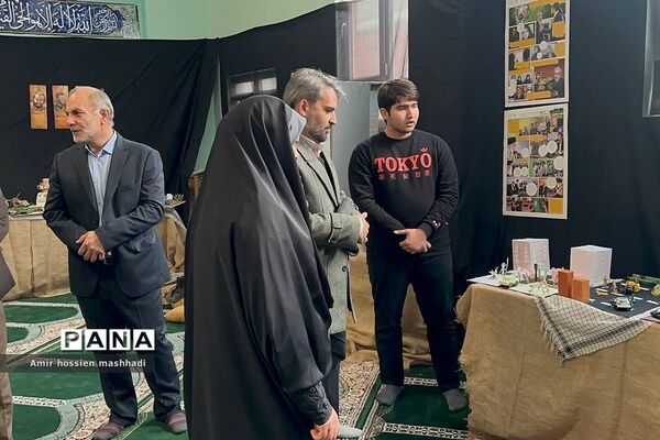بازدید مدیرکل آموزش و پرورش شهرستان‌های تهران از نمایشگاه مدرسه انقلاب دبیرستان ابن‌سینا رودهن