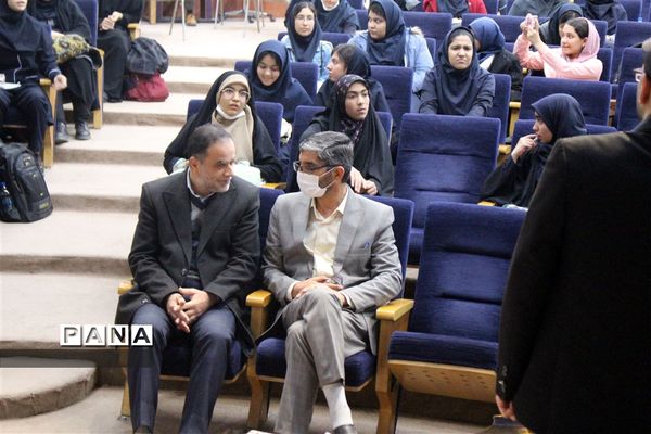 دوره آموزش سواد رسانه و آموزش عکاسی با موبایل ویژه دانش‌آموزان عضو خبرگزاری پانا اصفهان